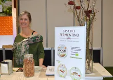 Caroline Ligtenberg promoot Cicioni, een product van Casa del Fermentino. Na de Biofach is de ferme verkrijgbaar bij Udea.